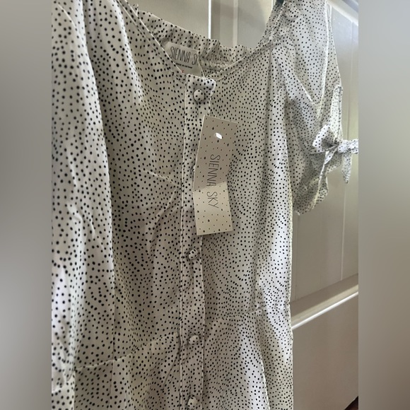 Black and white spec Sienna Sky size SMALL dress. A-line. Smocked back - Picture 4 of 5